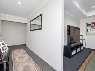 9 Pierrepoint Loop, Champion Lakes