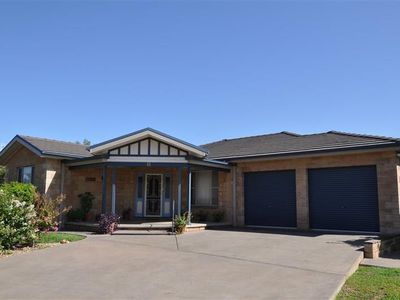 6 McMillan Place, Forbes