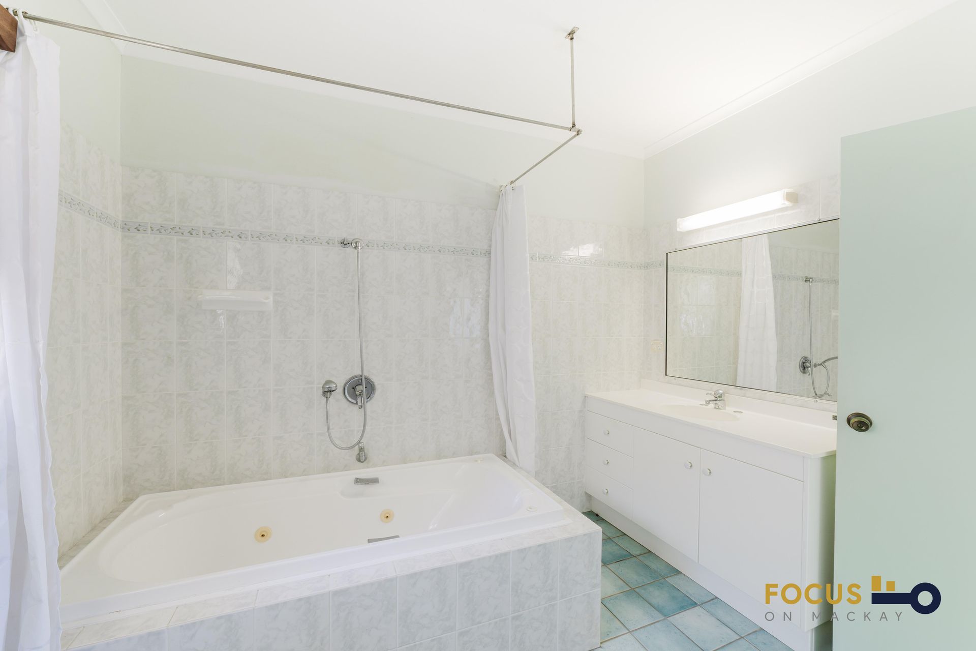 13 Coconut Grove, Ball Bay