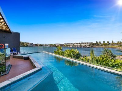 7 Marina Court, Hope Island