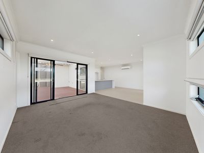 19 Flemington Rise, Officer
