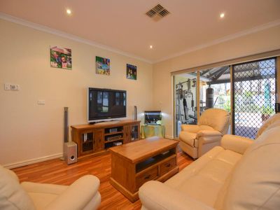 20 Riverina Way, Hannans