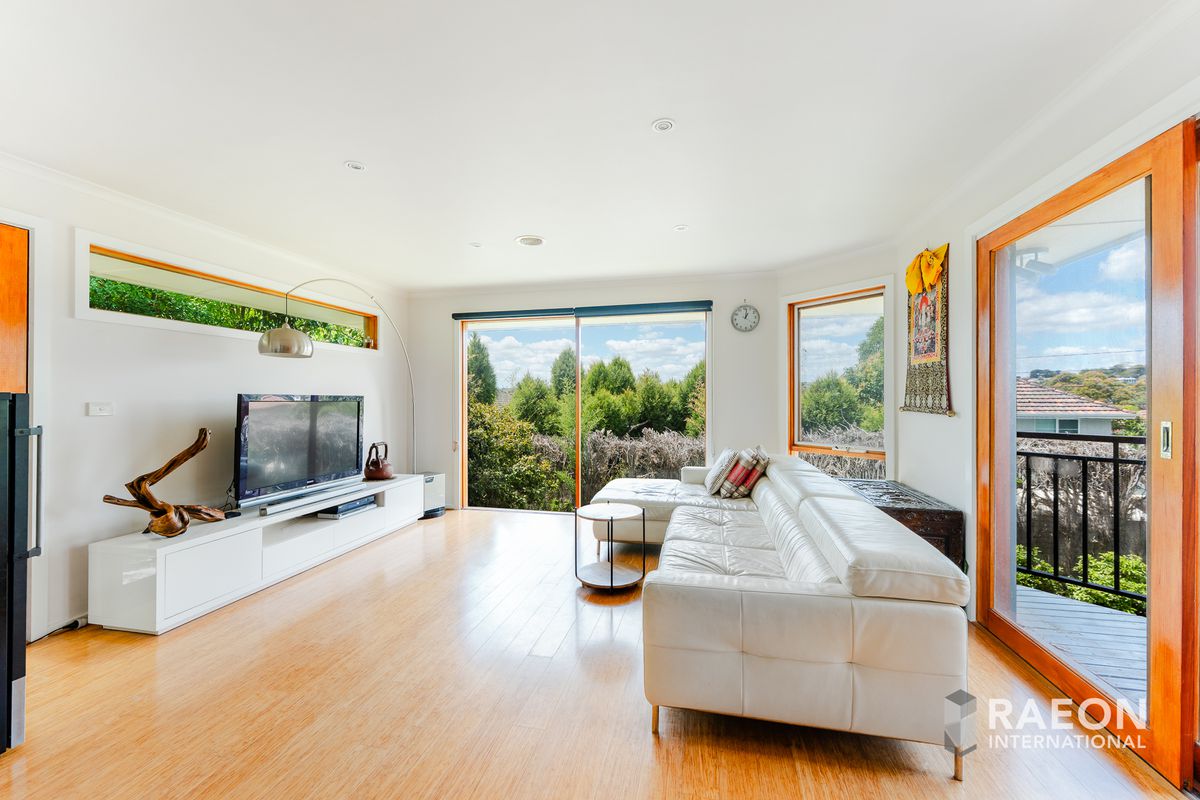 77 Mountain View Road, Balwyn North