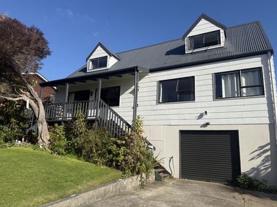 6 Kinnel Grove, Papakowhai