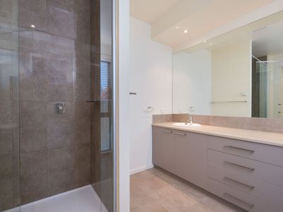 106 KERR ROAD, Thurgoona