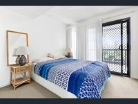 23 / 10 Grand Pde , Kawana Island