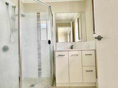 1 / 5 Corack Avenue, Cambooya