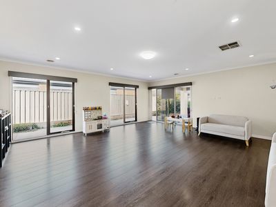15 Jade Crescent, Cobblebank