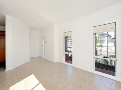 52 Central Park Avenue, Maribyrnong