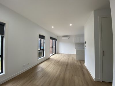 2 / 1 Sycamore Street, Hoppers Crossing