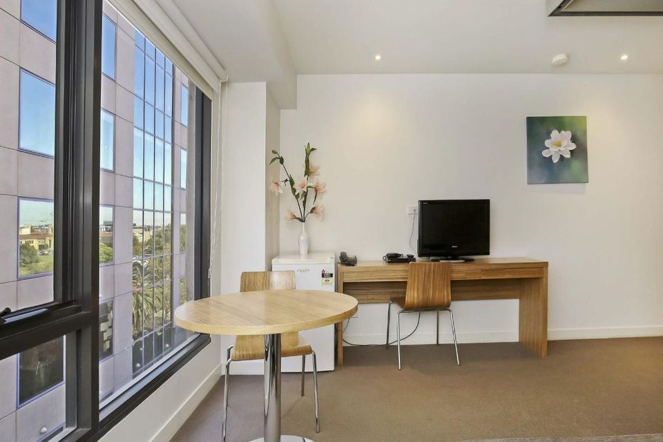 733 / 572 St Kilda Road, Melbourne