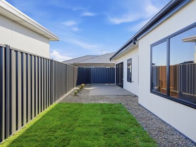 2 / 8 Imogen Court, Legana