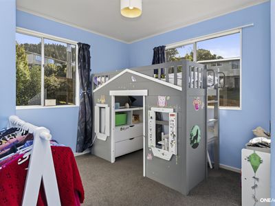 71 Larsen Crescent, Tawa