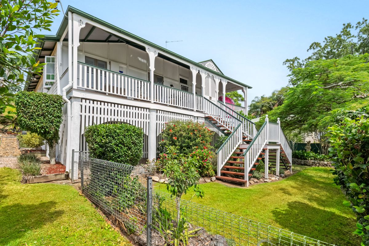Beautifully Updated Queenslander with Country Charm In A Peaceful semi-rural setting in Stapylton
