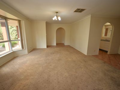 5 Ebelina Crescent, Parkes