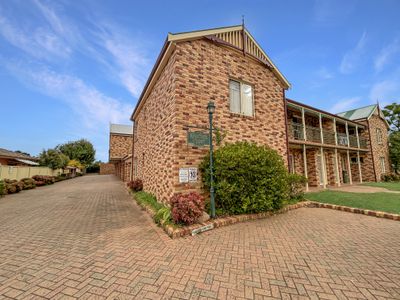 7 / 77 Bultje Street, Dubbo