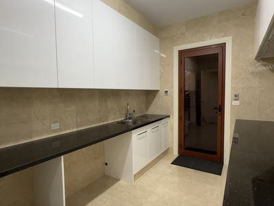 145 Barnes Boulevard, Horsham