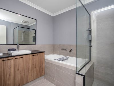 24 Berican Parade, Hilbert