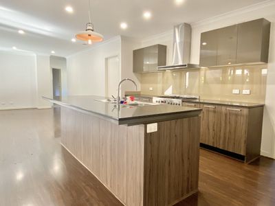 1158 Ison Road, Manor Lakes