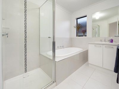 3 LAUREN PLACE, Wodonga
