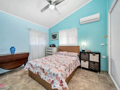 12 TAYLOR STREET, Kurrimine Beach