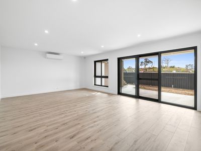 10 Karl Langer Crescent, Taylor