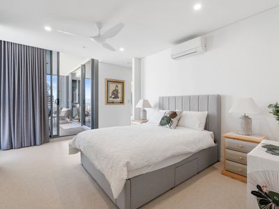 1601 / 4 COMO CRESCENT, Southport