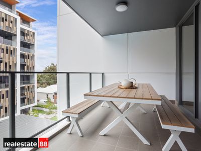 99 / 172 Railway Parade, West Leederville