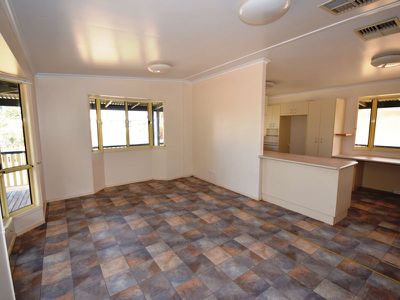 16 Teal Street, Longreach