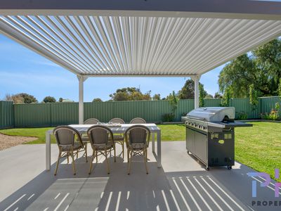 6 Willowbank Court, Epsom