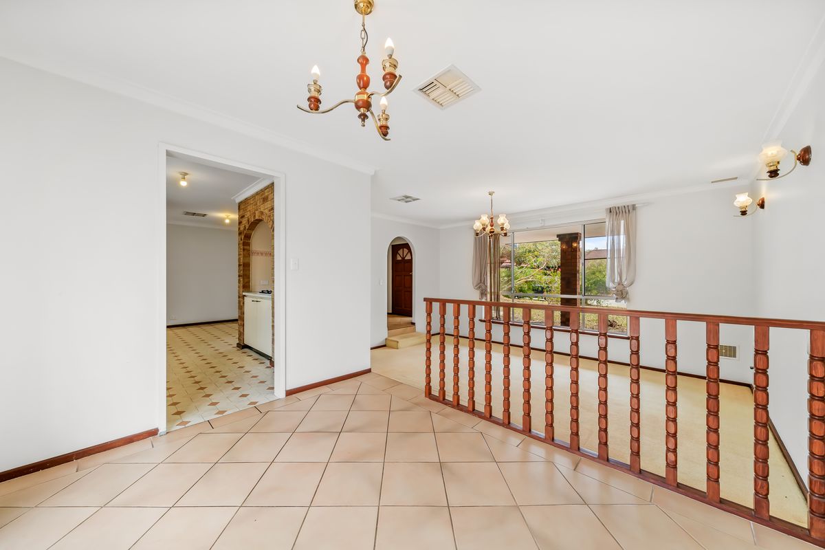 32 Narcissus Ave, Parkwood