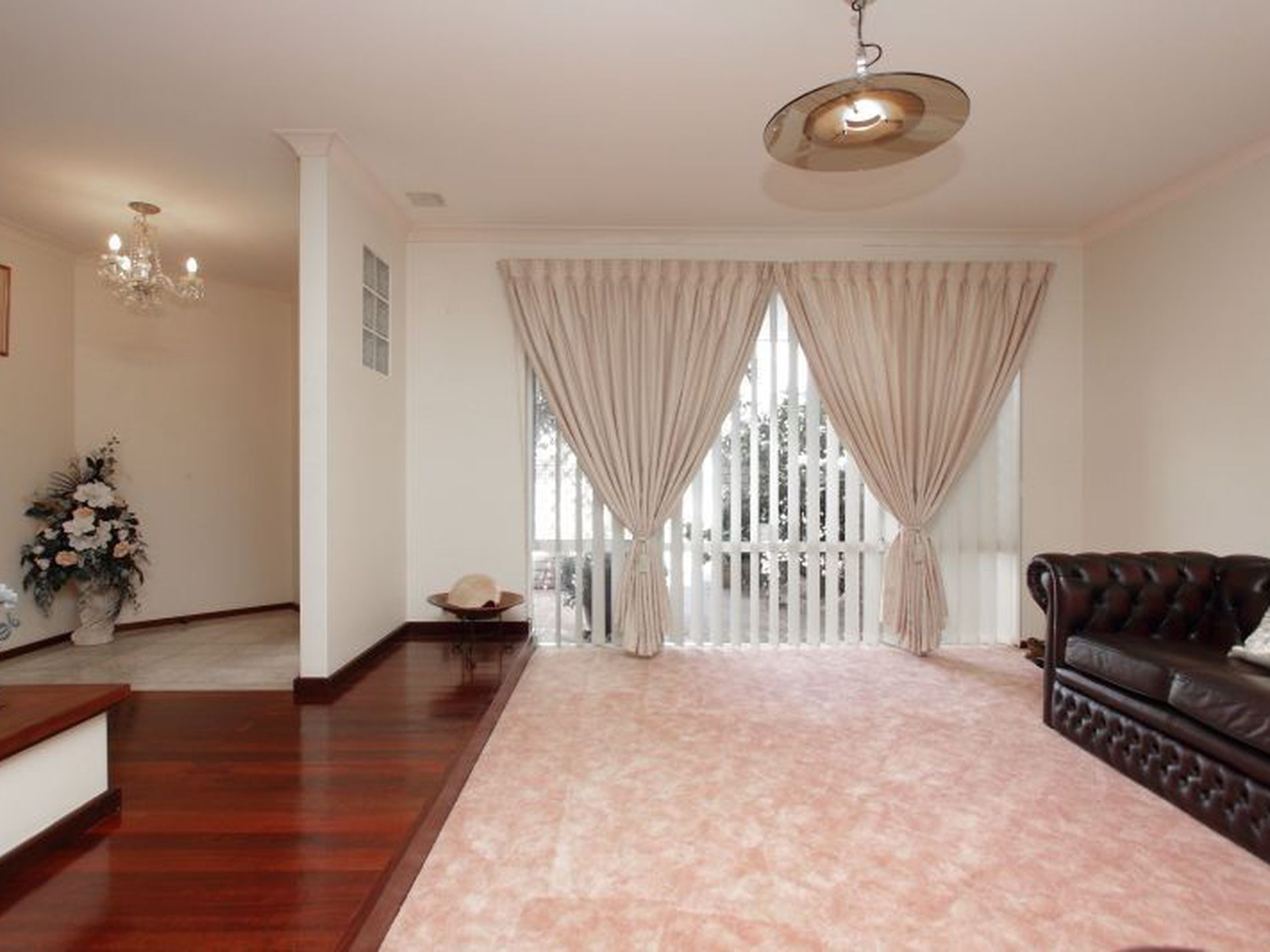 2 Klein Court, Winthrop