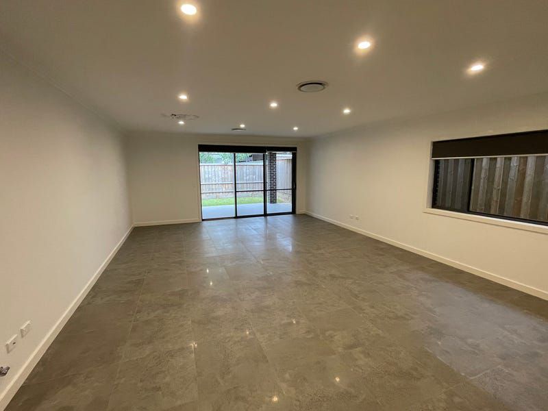 12 Meale Avenue, Gledswood Hills