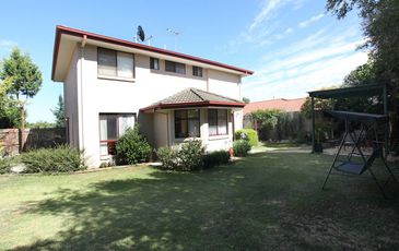 6 Grange Circuit, Beaconsfield