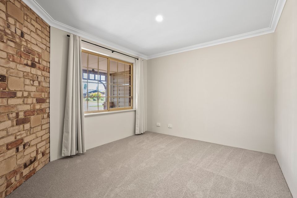 16 Frigate Close, Waikiki