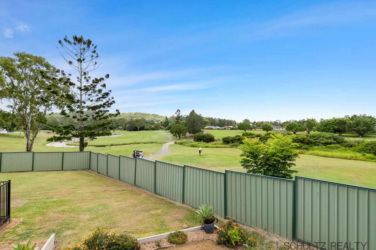 Backing onto the Windaroo Golf Course!! Large 5 bed, 2 bath family home with double garage, high carport and pool 