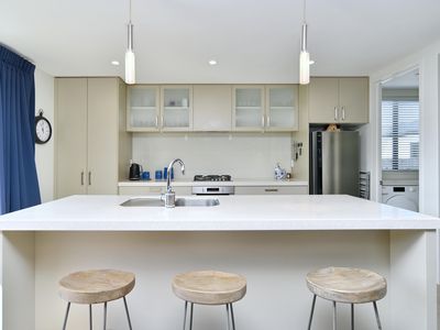 102 Hills Road, Edgeware