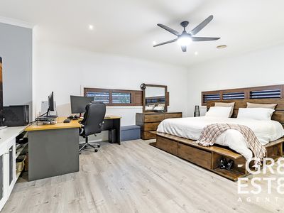 8 Kemsley Green, Cranbourne East
