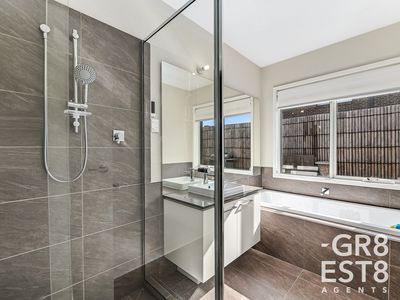 4 Harper Crescent, Cranbourne West