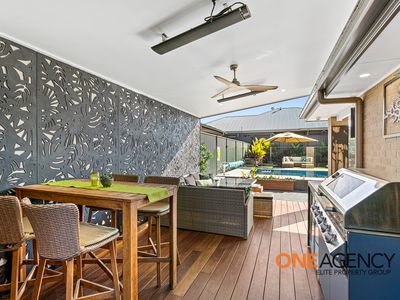 22 Honeybee Crescent, Calderwood