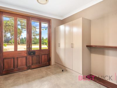 Main House / 1604 Mutton Falls Road, O'connell