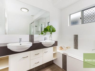 2 Zoe Court, Mount Louisa