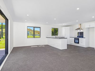 1514 Run Road, Tapora