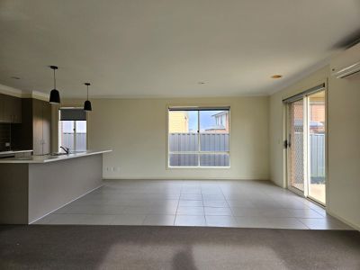 7 Romek Way, Truganina