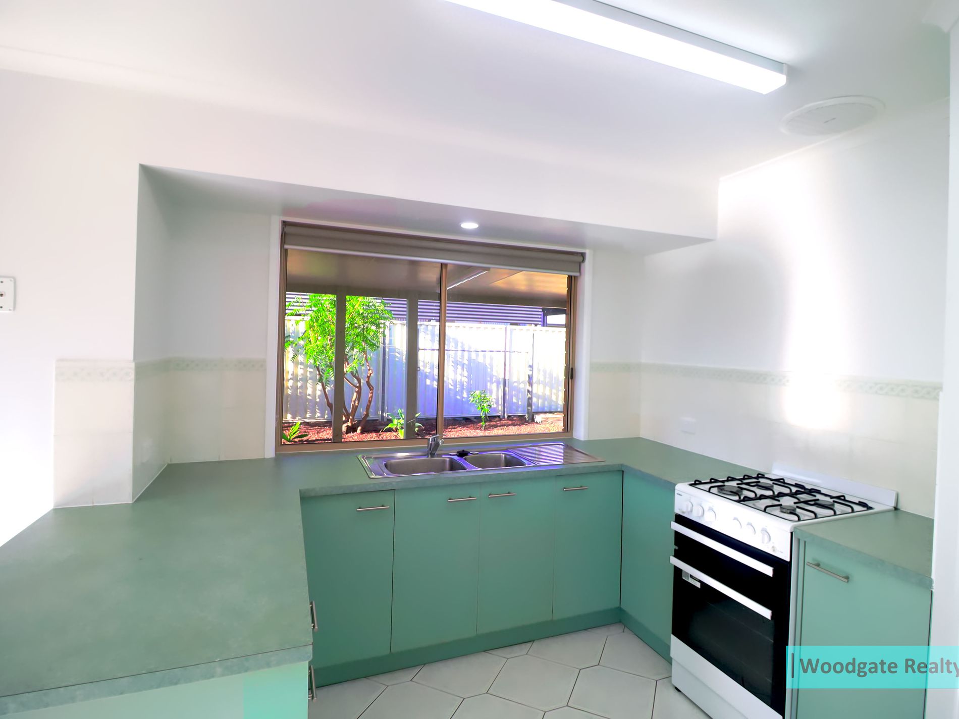 16 KOOKABURRA WAY, Woodgate
