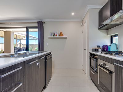 25 Flagtail Outlook, Yanchep