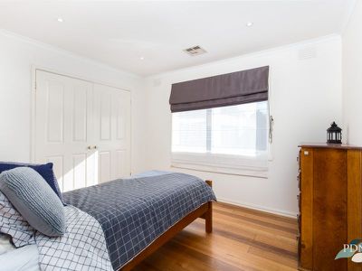 61 Cambridge Crescent, Werribee