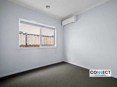 8 Nocturne Avenue, Clyde