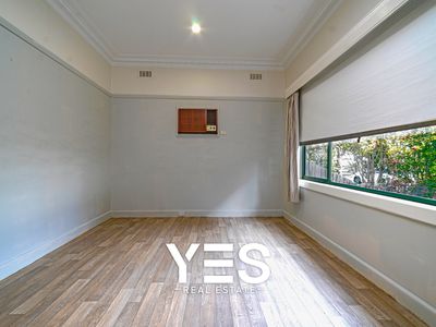 1 / 4 Allen Street, Glen Waverley