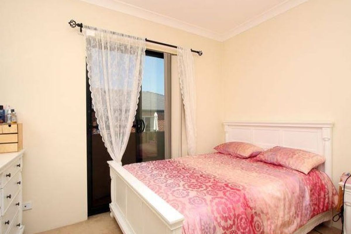 11 / 18 Eastbourne Road, Homebush West